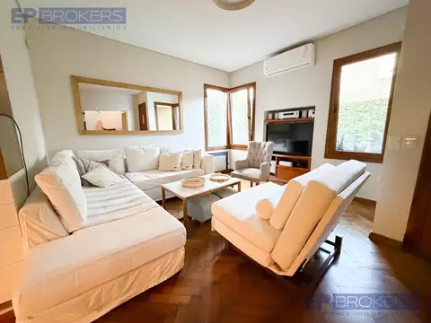 Venta Casa 4 ambientes en Acassuso con parque y Pileta