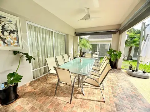 Casa 5 ambientes con 4 baños