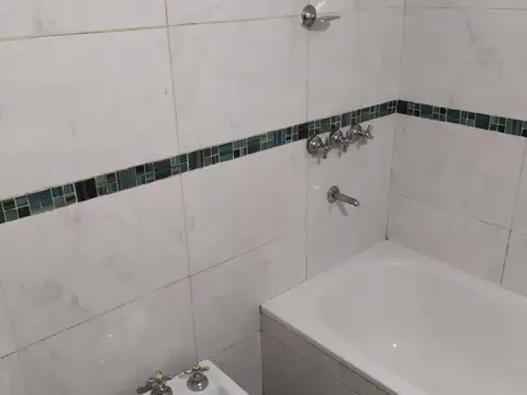 Depto 2 ambientes luminoso con balcón en excelente ubicación