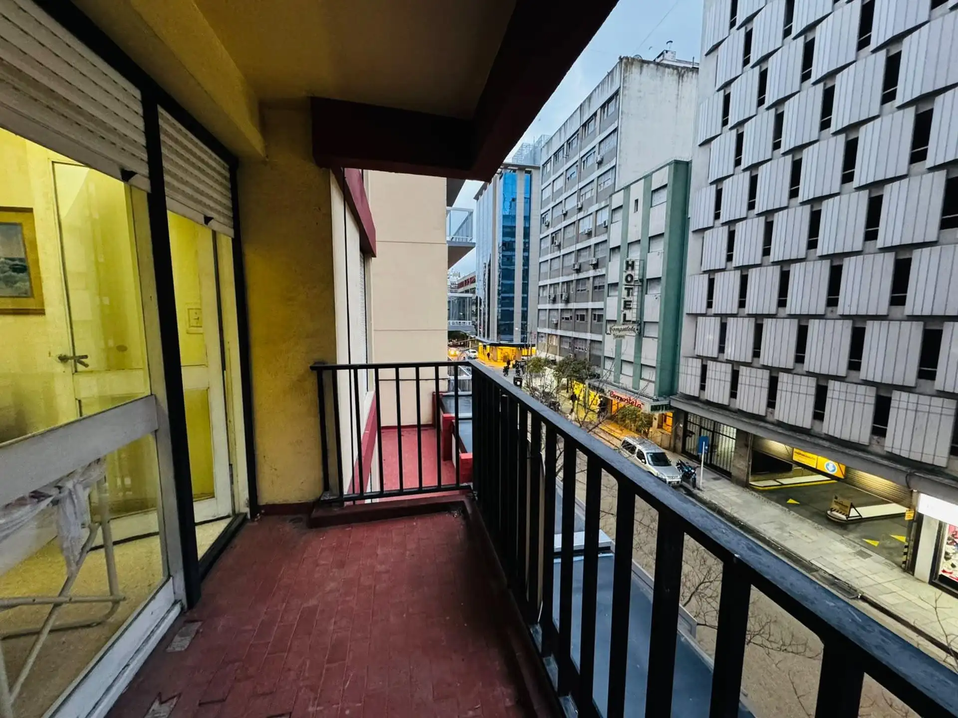 Departamento en Belgrano 2500 de tres ambientes con balcon
