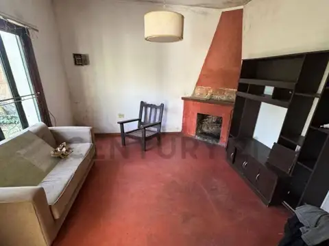 Lote en venta en City Bell con casa a reciclar