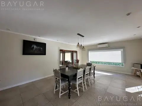 Casa 6 ambientes con 3 baños