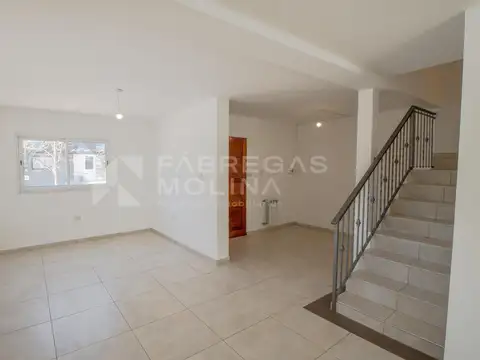 Casa 3 ambientes con 2 baños