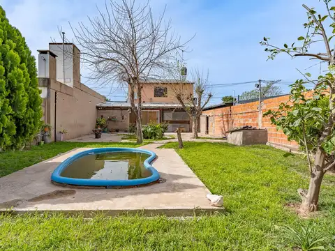 CASA EN VENTA 2 DORMITORIOS EN PA CON LOCAL EN PB PUEBLO ESTHER