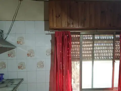 Casa en venta - 3 Dormitorios 1 Baño - 300Mts2 - La Plata