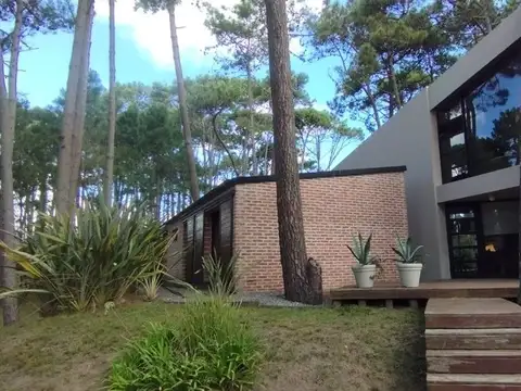 Laguna Blanca , propiedad única, 4 dormis + serv.