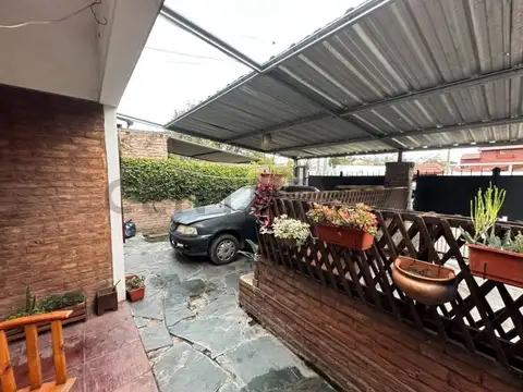 Depto Tipo Casa en Venta con 1 cocheras