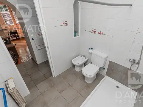 Casa 7 ambientes con 5 baños