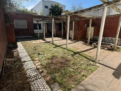 Casa 6 ambientes con 1 baño
