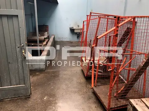 EXCELENTE GALPON 900m2 SOBRE LOTE PROPIO 8.66x42.30 EN 3 PLANTAS, NUEVO!