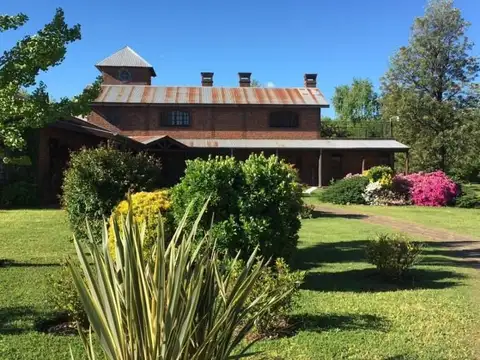 Casa 5 ambientes con 4 baños