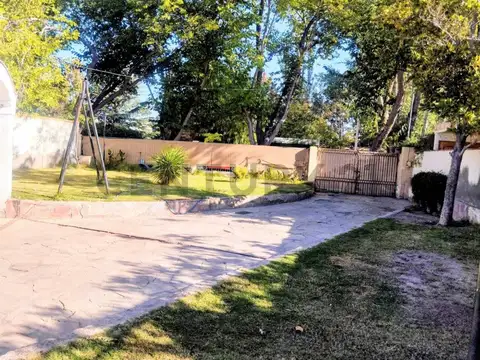 Casa en Venta con 3 cocheras