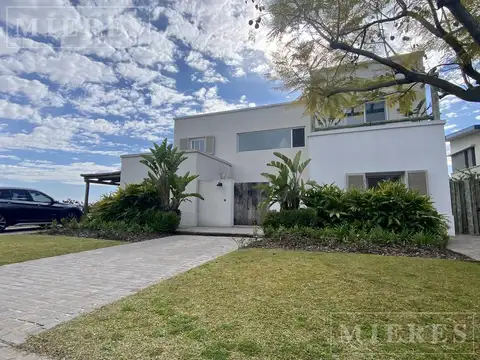 Casa en Alquiler Temporal en Barbarita, USD 8.000