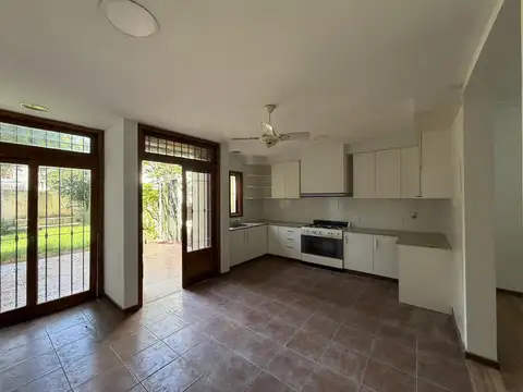 Casa en Alquiler con 1 cochera