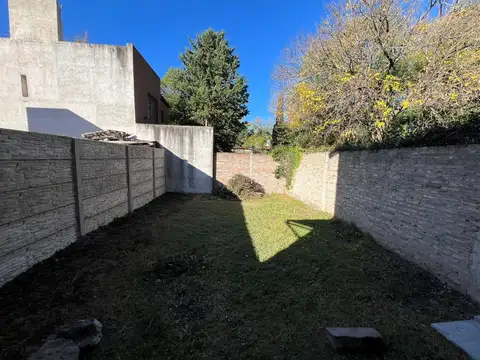 Casa en Alquiler con 1 cochera