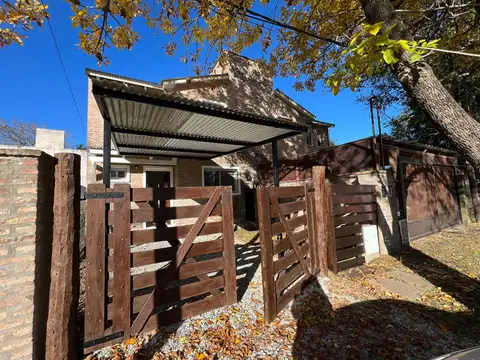 Alquiler Casa dos dormitorios Independiente con Patio en Funes