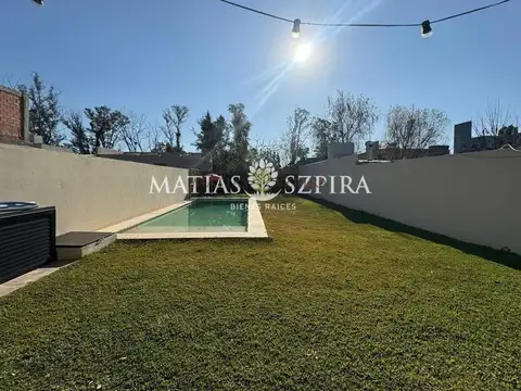 Casa en Venta con 2 cocheras