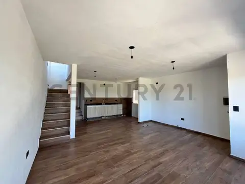 Casa 4 ambientes con 2 baños