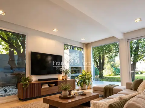 Casa en Venta con 4 cocheras