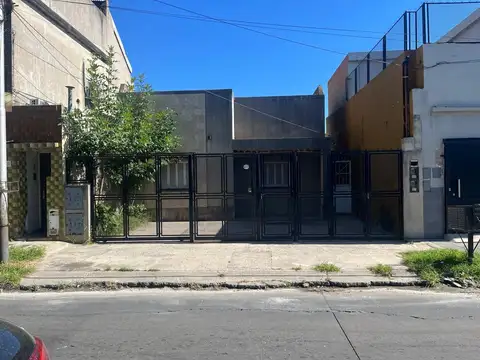 Casa en P.H. al Fte con ent de auto, patio y Terraza