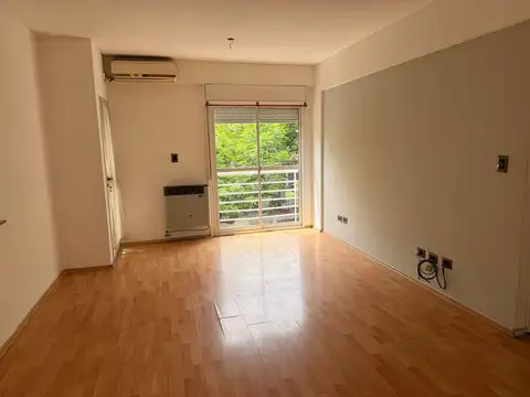 Semipiso 2 ambientes al frente con balcon - Apto Credito