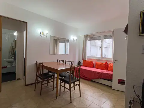 Venta departamento 2 amb. luminoso zona Centro.