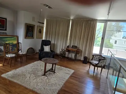 Casa en Venta con 4 cocheras