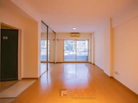 Av. Rivadavia 6100 - Monoambiente con balcón al contrafrente - Edificio con amenities