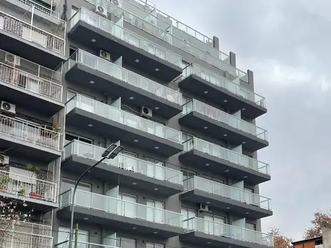 Excelente monoambiente sobre Av. Nazca 