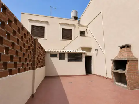Depto Tipo Casa 6 ambientes con 2 baños