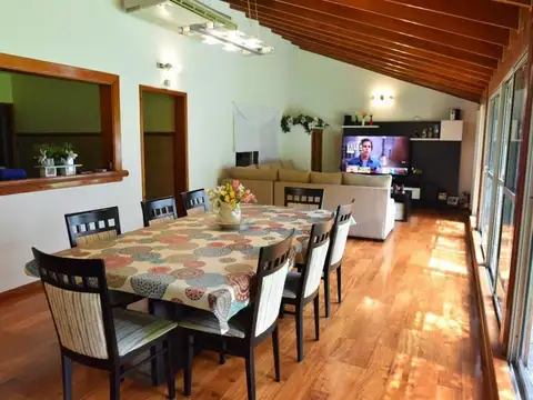 OPORTUNIDAD venta casa 4 ambientes con PATIO Y PARRILLA.