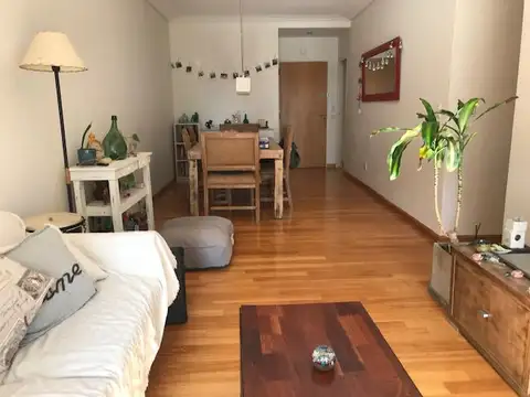 Alquiler. Depto. Semipiso. 4amb.120m2. Villa Urquiza. Cochera. Baul. SUM. Pileta.