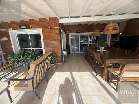 Casa 5 ambientes con 3 baños