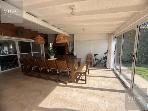 Casa en Venta con 5 cocheras