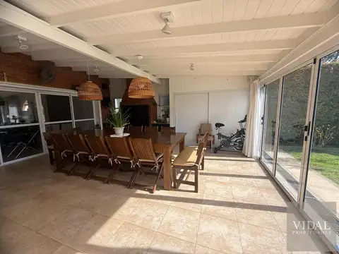 Casa en Venta con 5 cocheras
