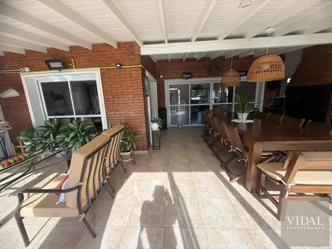 Casa 5 ambientes con 3 baños