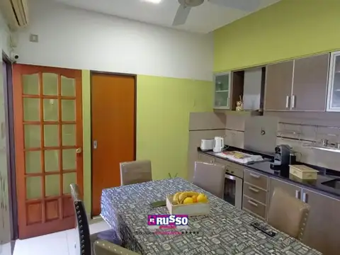 Casa en Venta con 3 cocheras