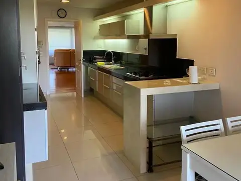 Alquiló departamento amoblado de categoría Village Plaza