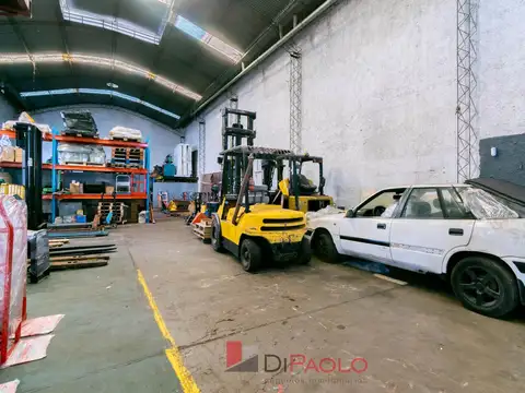 Venta de galpón industrial en Villa Bonich con oficina y vestuario