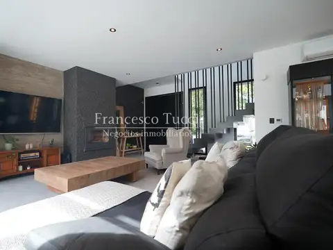 Casa 7 ambientes con 5 baños