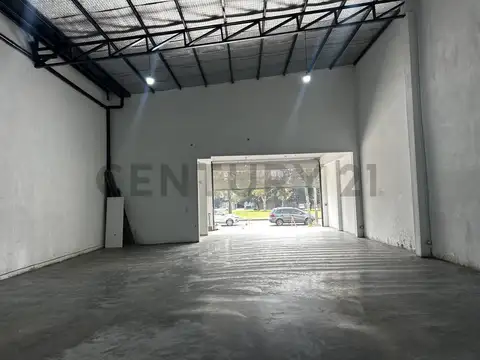 ALQUILER GALPON COMERCIAL 200 METROS 131 47 Y 49