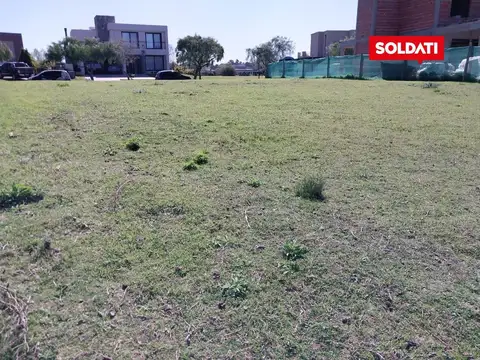 Increíble Lote a la Laguna Central en Cantón Norte
