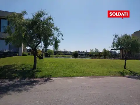 Increíble Lote a la Laguna Central en Cantón Norte