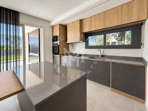 Casa 4 ambientes con 5 baños
