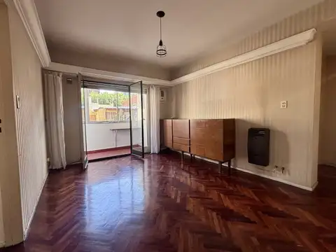 -ALQUILER- Luminoso dos ambientes, excelente ubicacion.