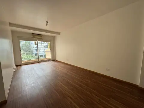  SEMIPISO AL CONTRAFRENTE, EN EXCELENTE UBICACIÓN 
