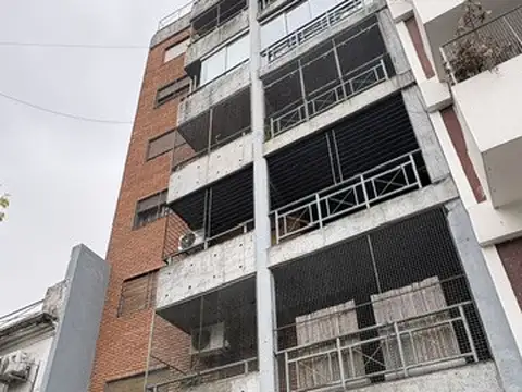 Venta. Semipiso. Floresta. 3amb. 5to frente. Cochera. Balcon terraza.
