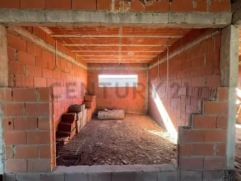 Casa A Terminar 4 Dormitorios c/ Cochera Para 3 Autos - Villa Esquiú