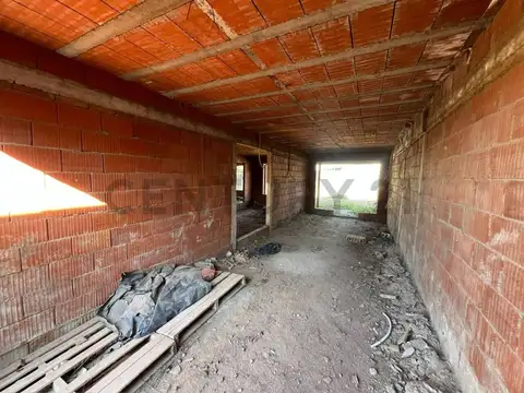 Casa 7 ambientes con 2 baños