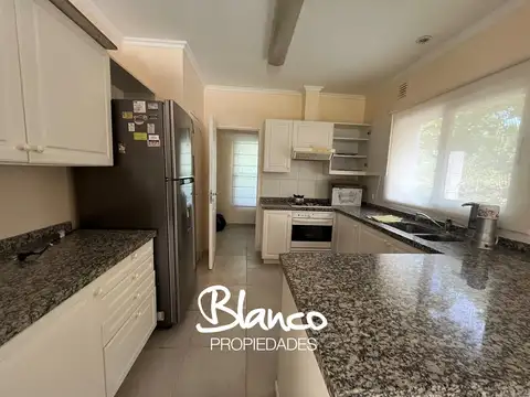 Casa en Alquiler con 1 cochera